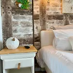 Le Clos De La Barre - Maison De Charme Au Calme -a 10 Min Des Plages Du Debarquement - Petit-dejeuner Maison Oda ve Kahvaltı 4*