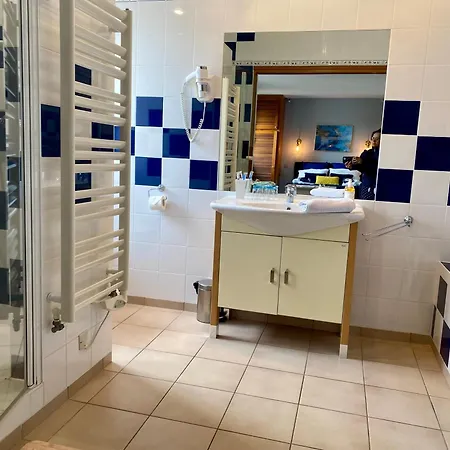 Le Clos De La Barre - Maison De Charme Au Calme -A 10 Min Des Plages Du Debarquement - Petit-Dejeuner Maison Отель типа 