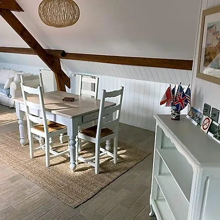 Le Clos De La Barre - Maison De Charme Au Calme -à 10 Min Des Plages Du Débarquement - Petit-déjeuner Maison 4*