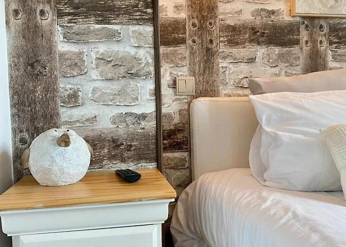 Le Clos De La Barre - Maison De Charme Au Calme -A 10 Min Des Plages Du Debarquement - Petit-Dejeuner Maison Отель типа 