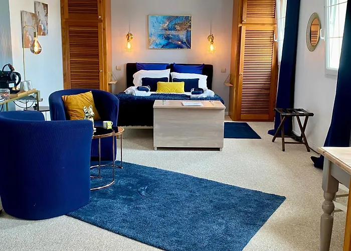 Le Clos De La Barre - Maison De Charme Au Calme -A 10 Min Des Plages Du Debarquement - Petit-Dejeuner Maison Отель типа 