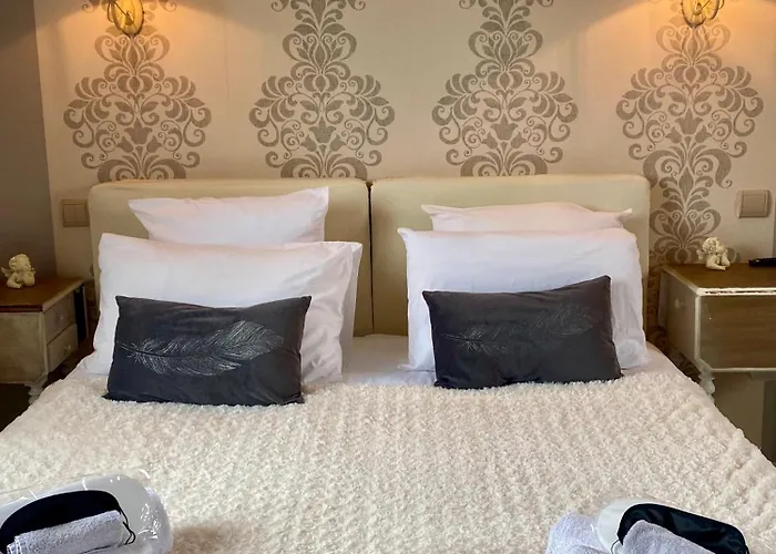 Le Clos De La Barre - Maison De Charme Au Calme -A 10 Min Des Plages Du Debarquement - Petit-Dejeuner Maison 4*