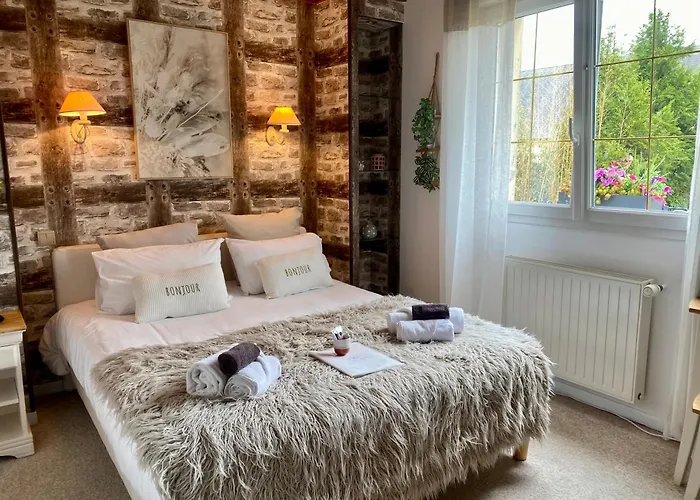 Le Clos De La Barre - Maison De Charme Au Calme -A 10 Min Des Plages Du Debarquement - Petit-Dejeuner Maison Отель типа 