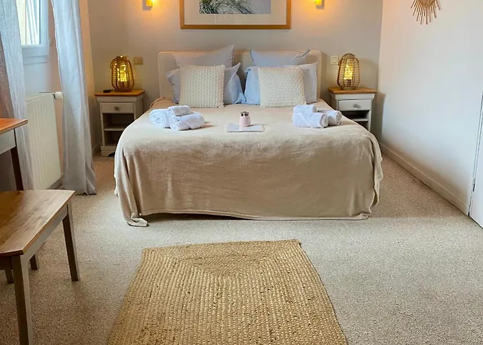 Le Clos De La Barre - Maison De Charme Au Calme -A 10 Min Des Plages Du Debarquement - Petit-Dejeuner Maison Basly