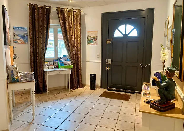 Le Clos De La Barre - Maison De Charme Au Calme -A 10 Min Des Plages Du Debarquement - Petit-Dejeuner Maison